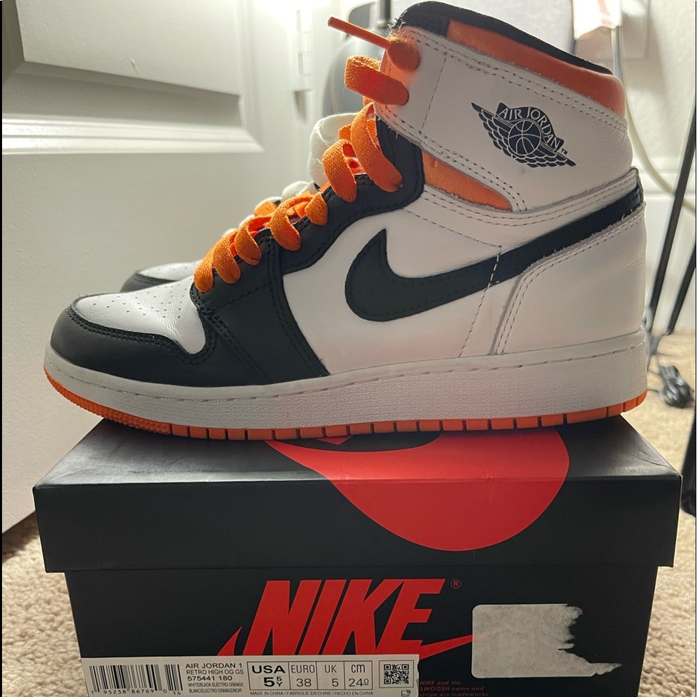 Air Jordan 1 Retro High OG GS “Electro Orange” USED